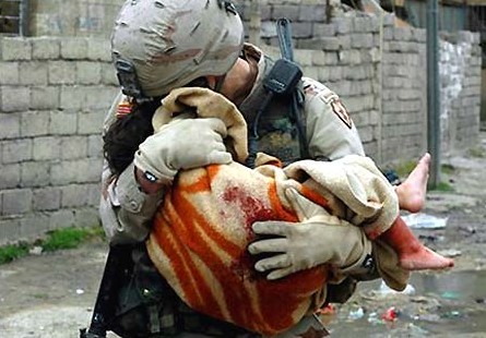 aa-Afghanistan-US-soldier-holding-dead-baby.jpg