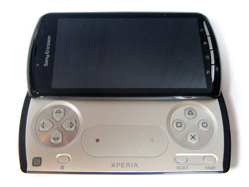 800px-Sony_Ericsson_Xperia_Play_open.jpg
