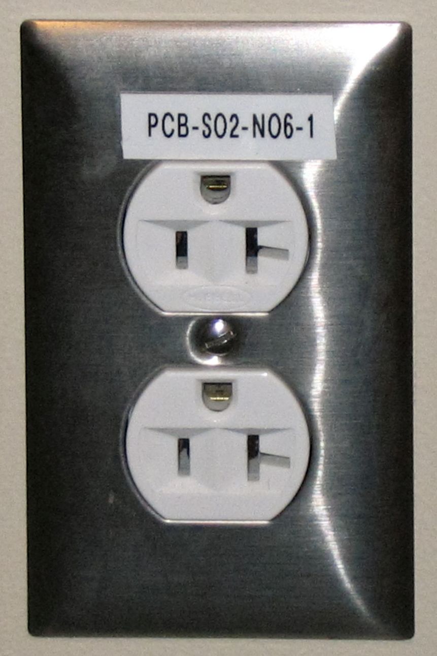 Electrical_outlet_with_label.jpg
