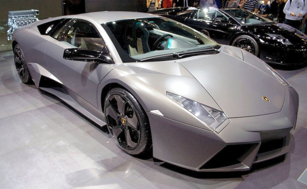 Lamborghini_Revent%C3%B3n.jpg