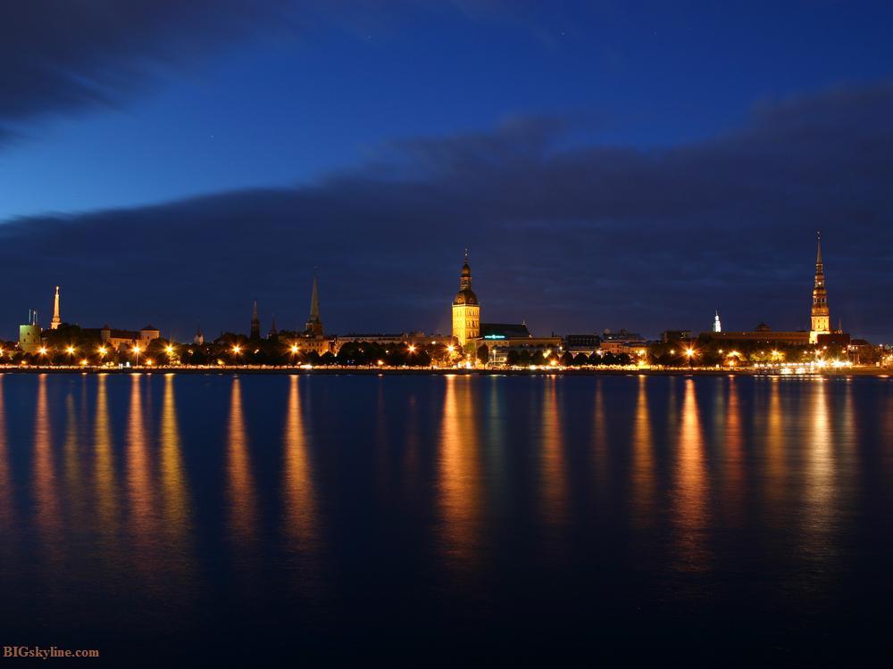 Skyline_Riga_night_1_z.jpg