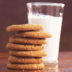 cookies-milk-new-240-gdv1897040.jpg